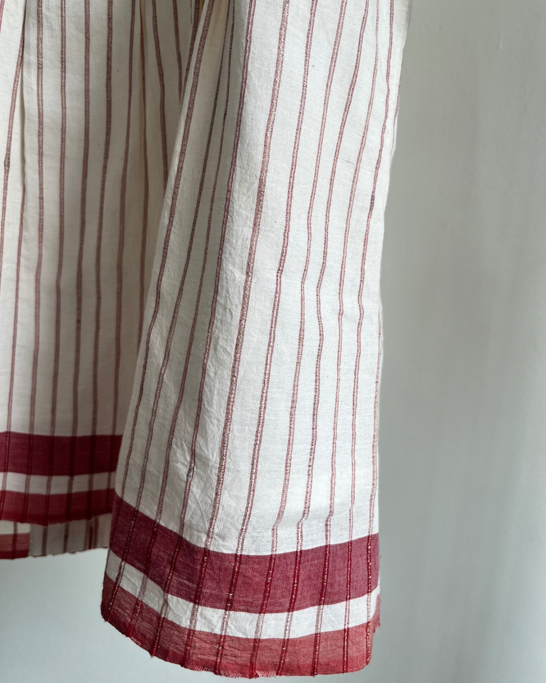 Avni - Off White Red mulmul