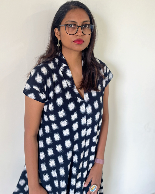 Emy Cowl - black ikkat