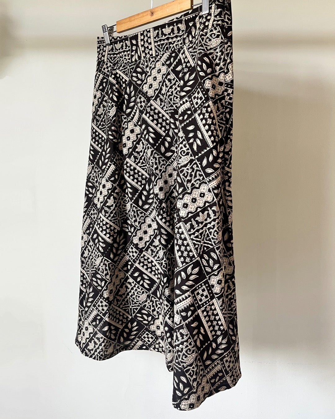 Nila Skirt - black block print