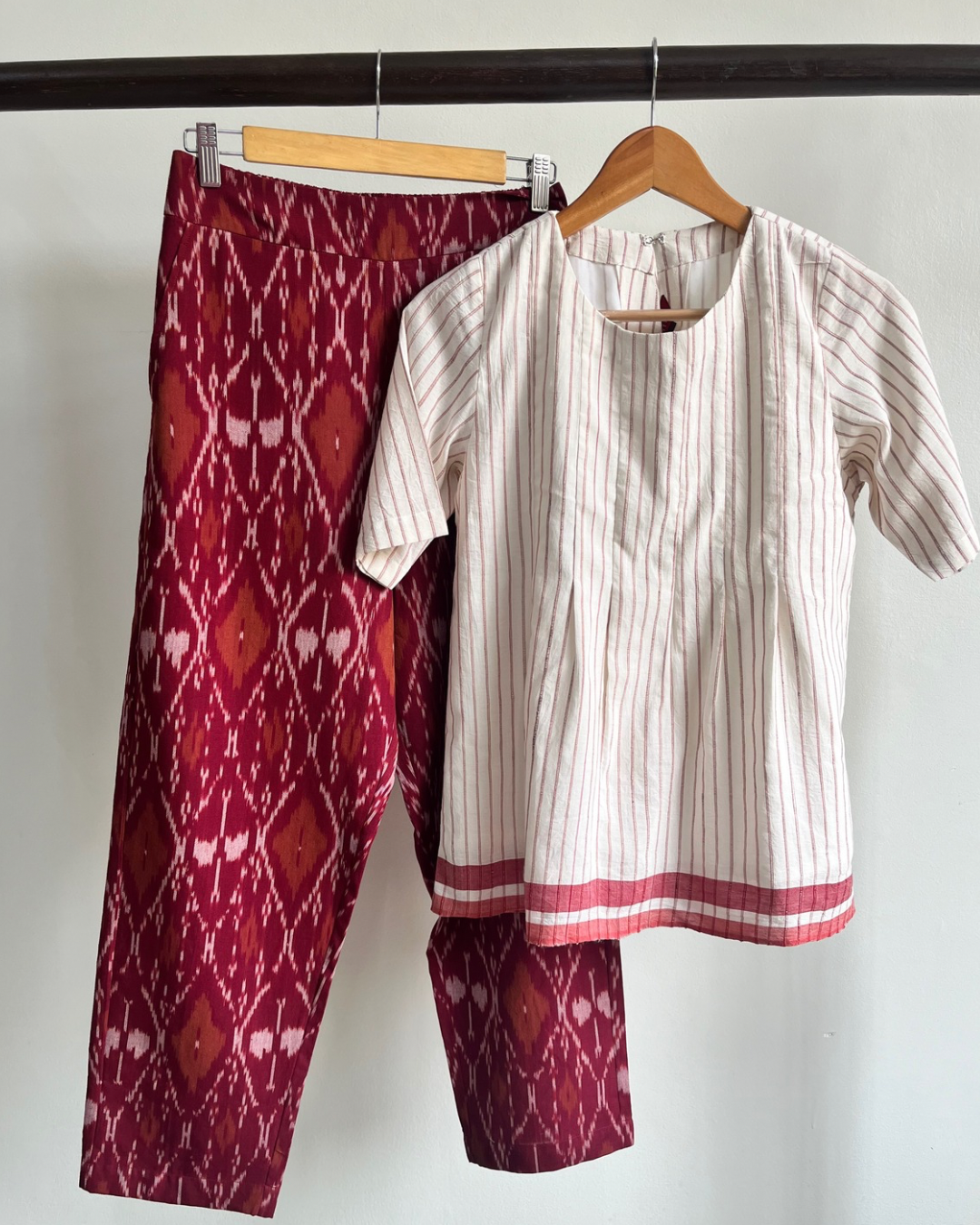 Avni - Off White Red mulmul