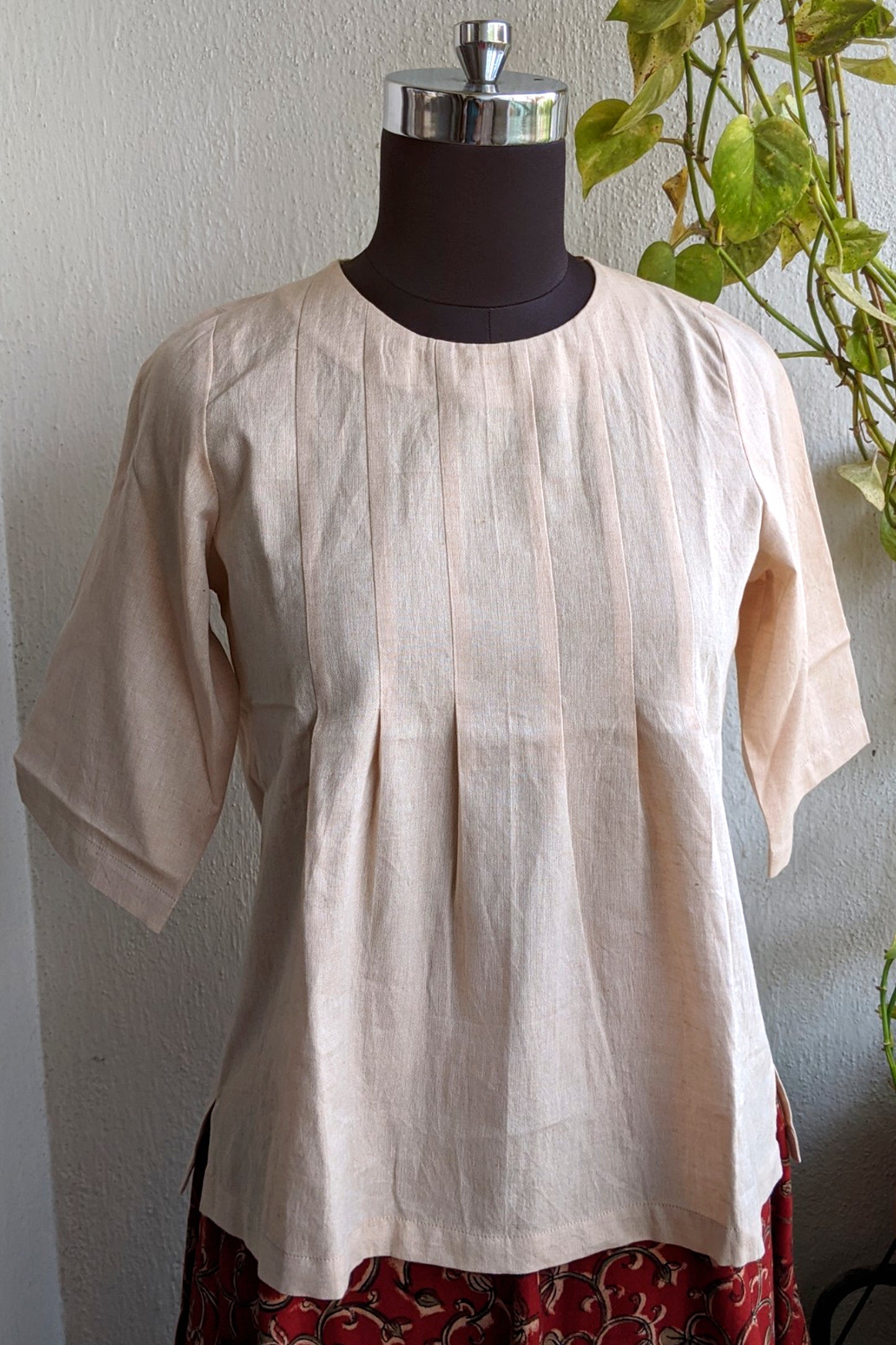 Picture of light beige top on mannequin