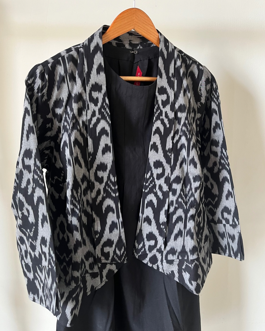 Graphic Jacket - Black ikkat