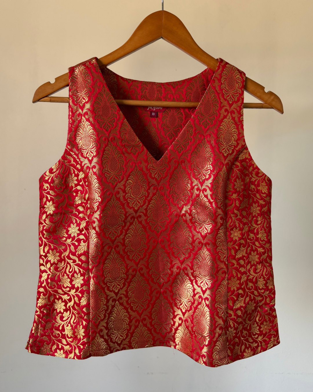 Janvi - red brocade