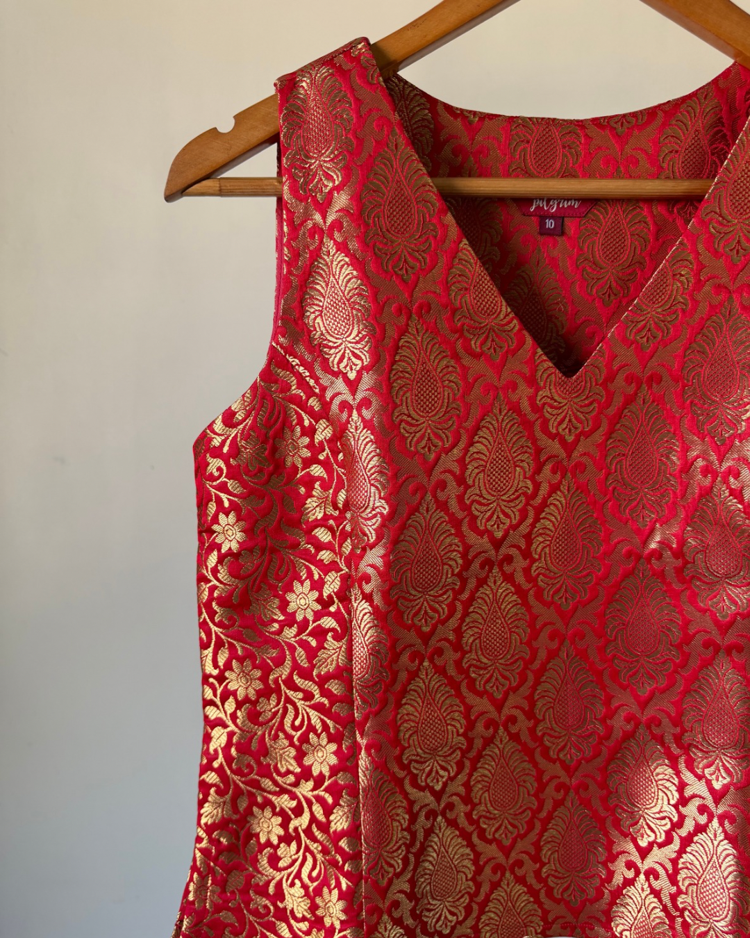 Janvi - red brocade